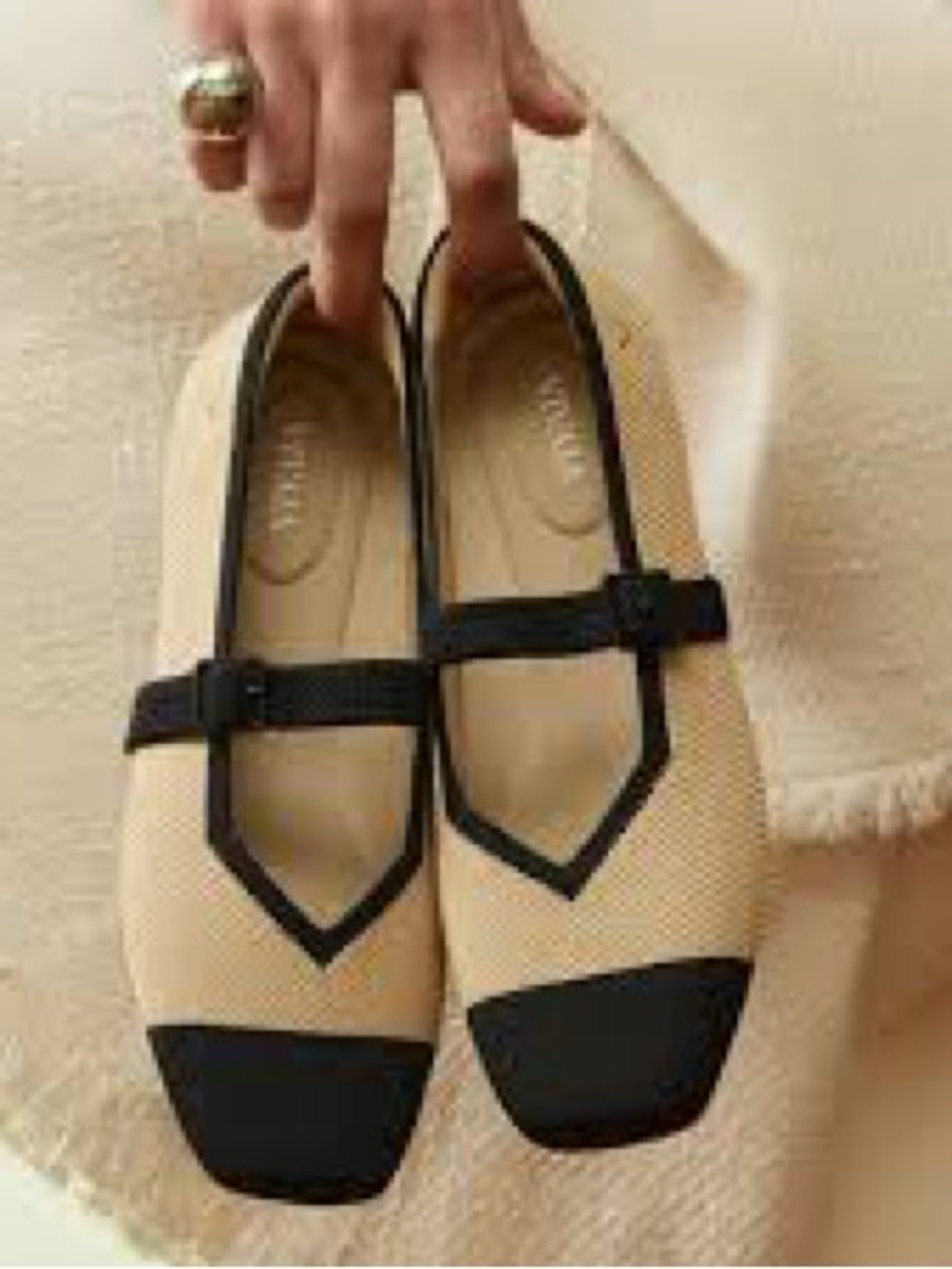 Vivaia new classic Beige and Black Ballet Flats size 38 ( USA 7 )